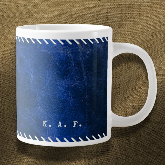 Gestrichen genähter blauer Leder-Look Archivist Jumbo-Tasse (Von Creator hochgeladen)