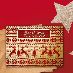 Gestrickte Goldhirsche und Weihnachtsbäume auf rot Folieneinladung