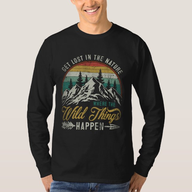 Get Lost In Nature Where Wild Things Happen Campin T-Shirt (Vorderseite)