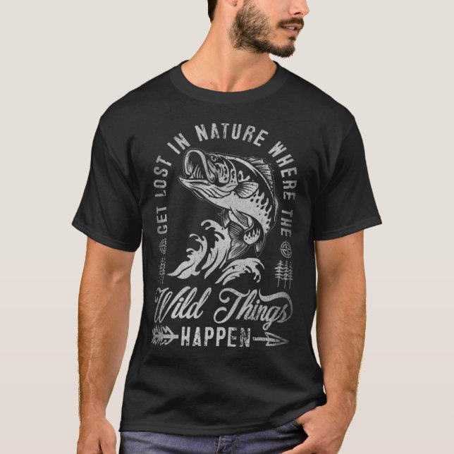 Get Lost In Nature Where Wild Things Happen Campin T-Shirt (Vorderseite)