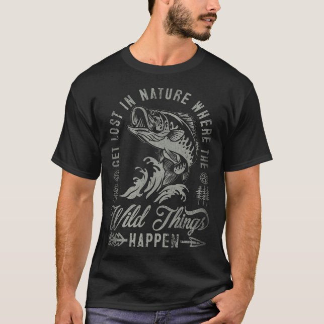 Get Lost In Nature Where Wild Things Happen Fishin T-Shirt (Vorderseite)