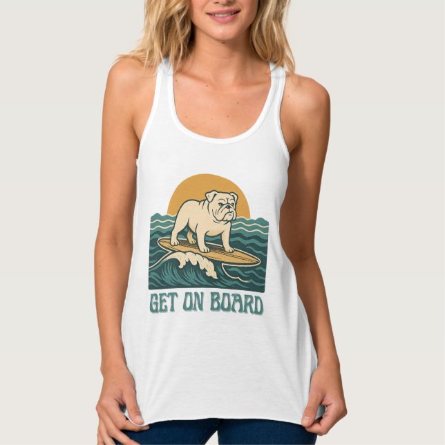Get On Board Surfer Dog Retro Art -Bulldog Surfing Tank Top (Vorderseite)