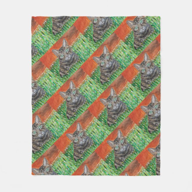 Getigert Katze, die neugierig auf einer Graspelzde Fleecedecke (Vorderseite)