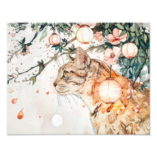 Getigerte Geisha-Katze zwischen leuchtenden Latern Fotodruck