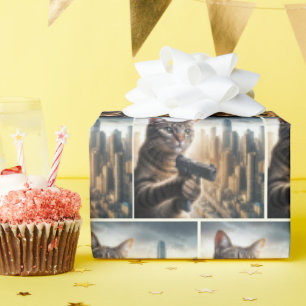 Getigerte Katze mit einer Waffe Geschenkpapier