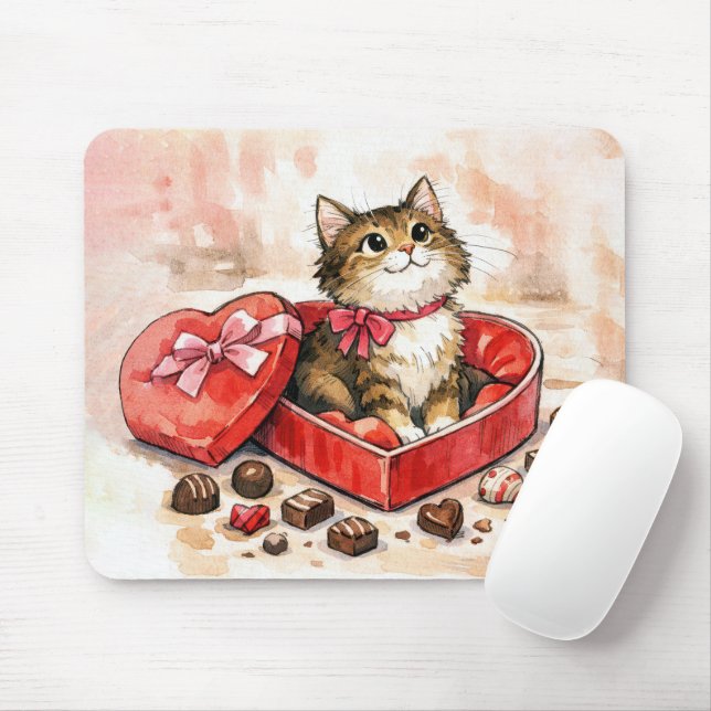 Getigertes Kätzchen sitzt in einer Bonbonschachtel Mousepad (Mit Mouse)