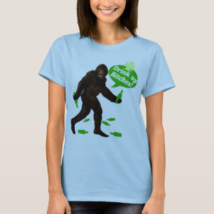 Getränk oben, betrunkener Bigfoot Sasquatch T-Shirt