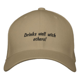Getränke gut mit anderen lustiger gestickter Hut