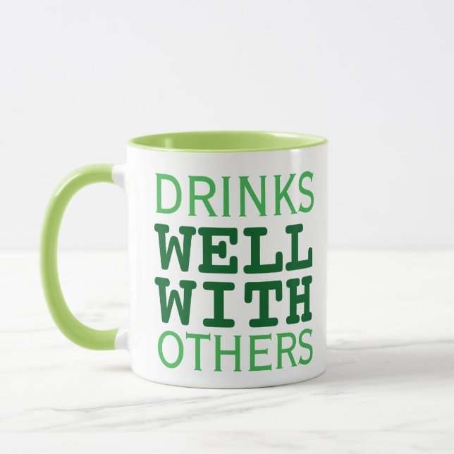 Getränke gut mit anderen St Patricks Tagesgeschenk Tasse (Links)