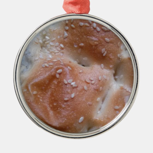 Getreidebrot auf dem Holzschelf, gesunde Lebensmit Ornament Aus Metall (Vorne)