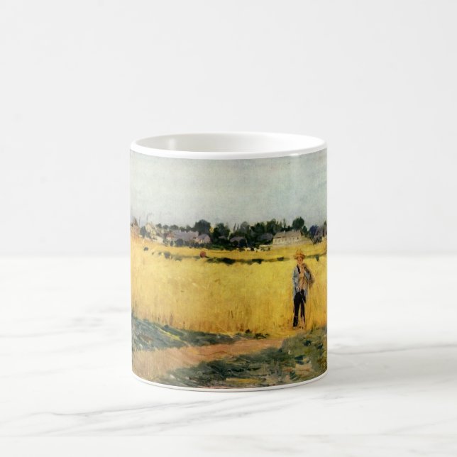 Getreidefeld (von Berthe Morisot) Kaffeetasse (Mittel)