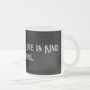 Gewalt im Inland Mattierte Tasse