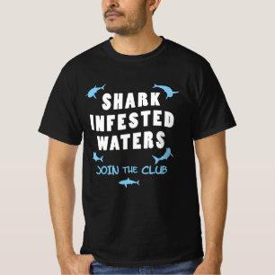 Gewässer mit Haifischen - Tauchangebot T-Shirt