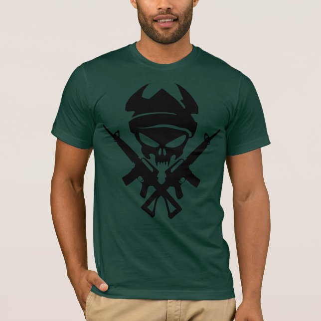 Gewehr-Schädel und Knochen-Camouflage-T-Shirt T-Shirt (Vorderseite)