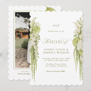 Gewelbte Salbeigrüne und Weiße Florale Hochzeit Einladung
