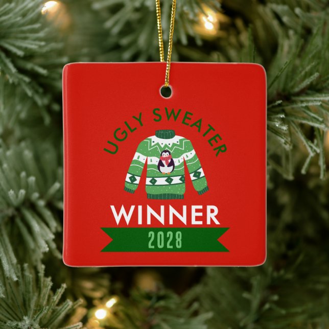 Gewinner des Ugly Sweater Contest Keramikornament (Baum)