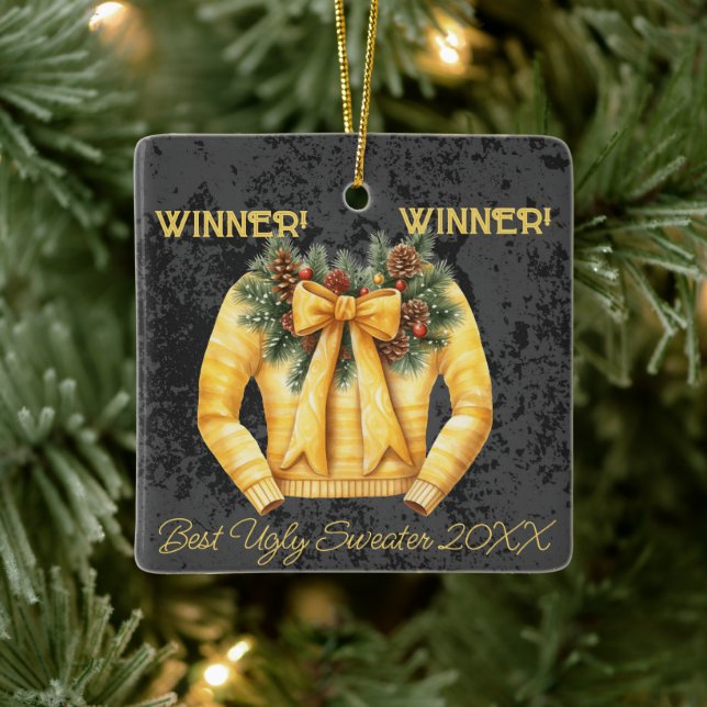 Gewinner! Gewinner! Bester Ugly Sweater von 20xx Keramikornament (Baum)