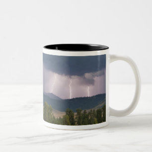 Gewitter produzierte Blitz im Jocko Zweifarbige Tasse