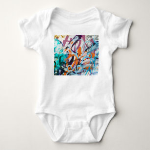 gewitterte Betonmauer, grune Textur. Baby Strampler
