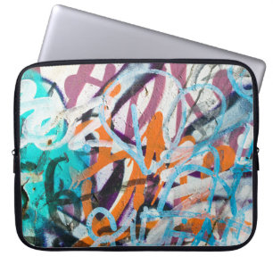 gewitterte Betonmauer, grune Textur. Laptopschutzhülle