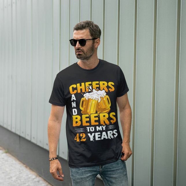 Gewohnte Jahre jubeln und bier zu meinem Geburtsta T-Shirt (Von Creator hochgeladen)