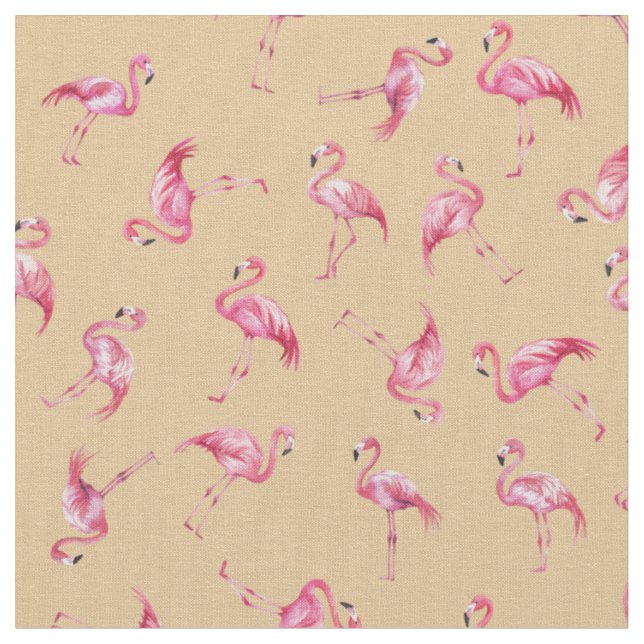 Geworfene Wasserfarb-Flamingos auf Hellorange Stoff (Nahaufnahme)