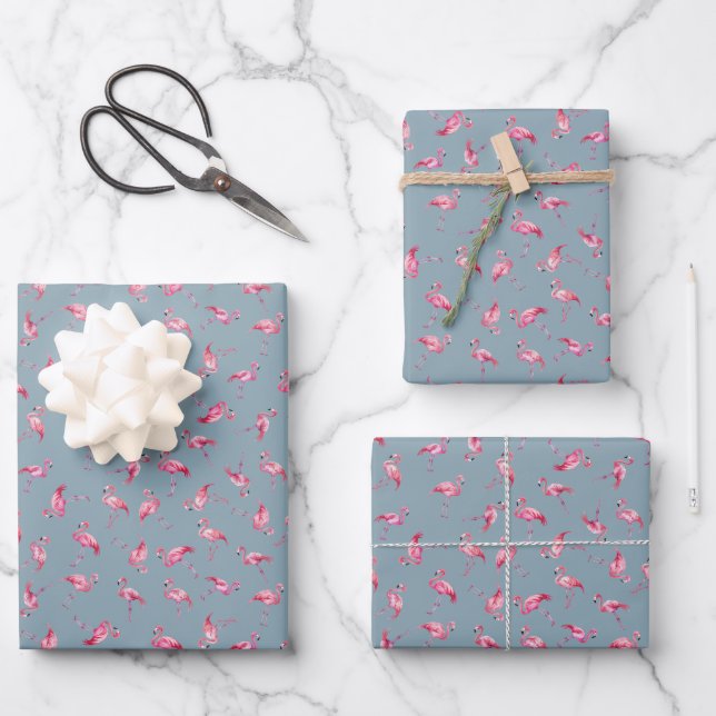 Geworfene Wasserfarbflamingos auf Hellgrau-Blau Geschenkpapier Set (Vorderseite)