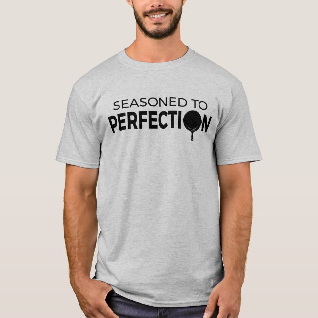 Gewürzt zu Perfektions-RoheisenSkillet T-Shirt (Vorderseite)