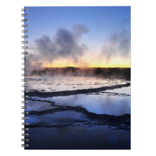 Geysir-Rauch am Sonnenuntergang Notizblock