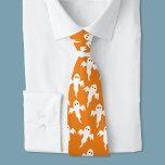 Ghost Halloween Orange Krawatte<br><div class="desc">Viele kleine weiße Geister auf einem orangen Hintergrund. Ein lustiges Muster für diejenigen, die niedliche und spukhafte Dinge mögen. Besonders lustig zu Halloween. Originelle Kunst von Nic Squirrell.</div>