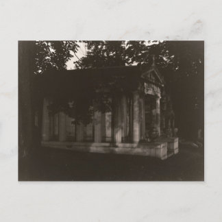 Ghost-Tomb-Distanzkarte Postkarte