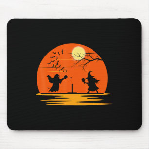 Ghost und Hexe spielen Pickleball Halloween Costu Mousepad