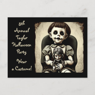 Ghoul Child mit Beängstigend Doll Halloween-Party Postkarte