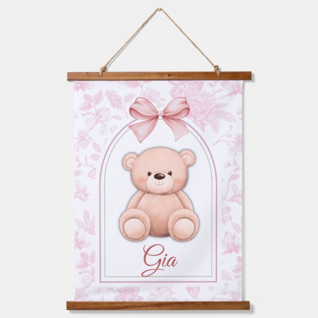Gia | Benutzerdefiniertes rosa Teddy-Bär-Kinderzim Wandteppich Mit Holzrahmen (Vorderseite)