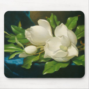 Giant Magnolias auf einem blauen Samttuch Mousepad