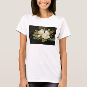 Giant Magnolias auf einem blauen Samttuch von MJ H T-Shirt