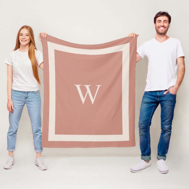 Giant Monogram auf Terra Cotta Background Throw Fleecedecke (Beispiel)