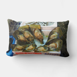 Giant Mussels Tsukiji Fish Market, Tokio, Japan Lendenkissen