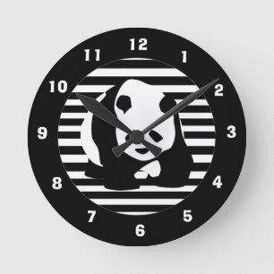 Giant Panda and Stripes Runde Wanduhr