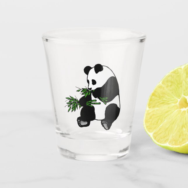 Giant Panda isst Bamboo Glass Schnapsglas (Vorderseite)