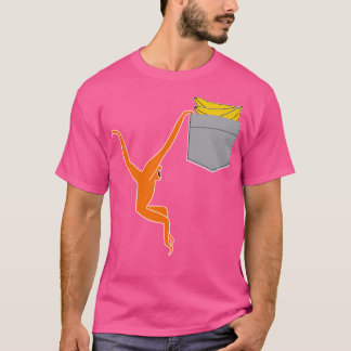 Gibbon-Affe beim Bananenanfang im Fake-Pocket T-Shirt