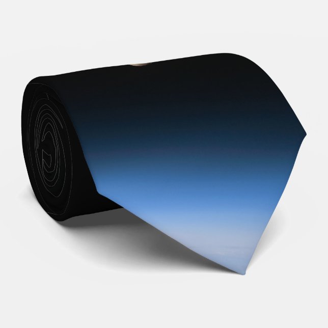 Gibbous Moon aus dem Orbit Space Foto Krawatte (Gerollt)