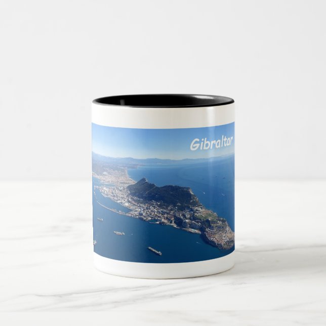 Gibraltar aus der Luft Zweifarbige Tasse (Mittel)