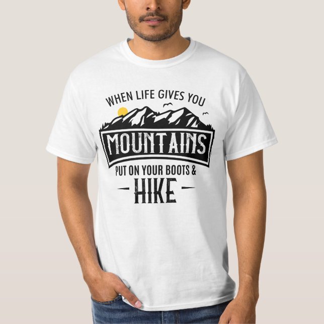 gibt Ihnen Berge auf Ihre Stiefel und Wanderung T-Shirt (Vorderseite)