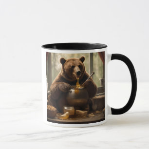 Gieriger Bär, der ein Glas Marmelade frisst. Tasse