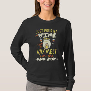 Gießen Sie mir einen Wein und entzünden Sie meinen T-Shirt