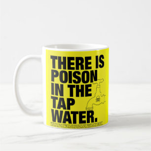 Gift im angestochenewasser tasse