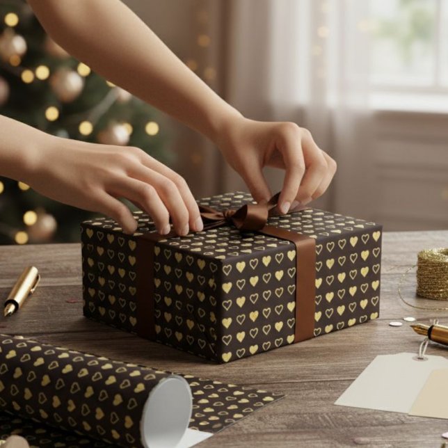Gift package, wrapping paper with gold foil effect geschenkpapier (Von Creator hochgeladen)