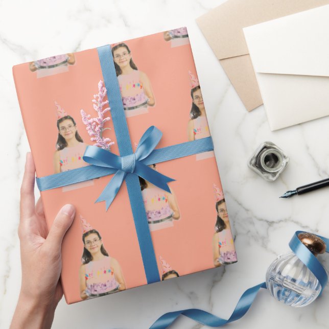 Gift wrap with personalized faces geschenkpapier (Schenken)