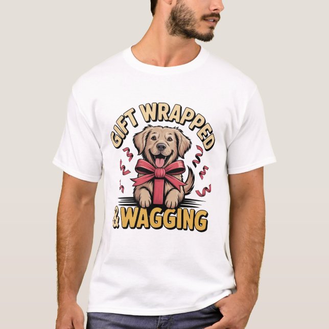 Gift Wrapped & Wagging Retriever Christmas T-Shirt (Vorderseite)